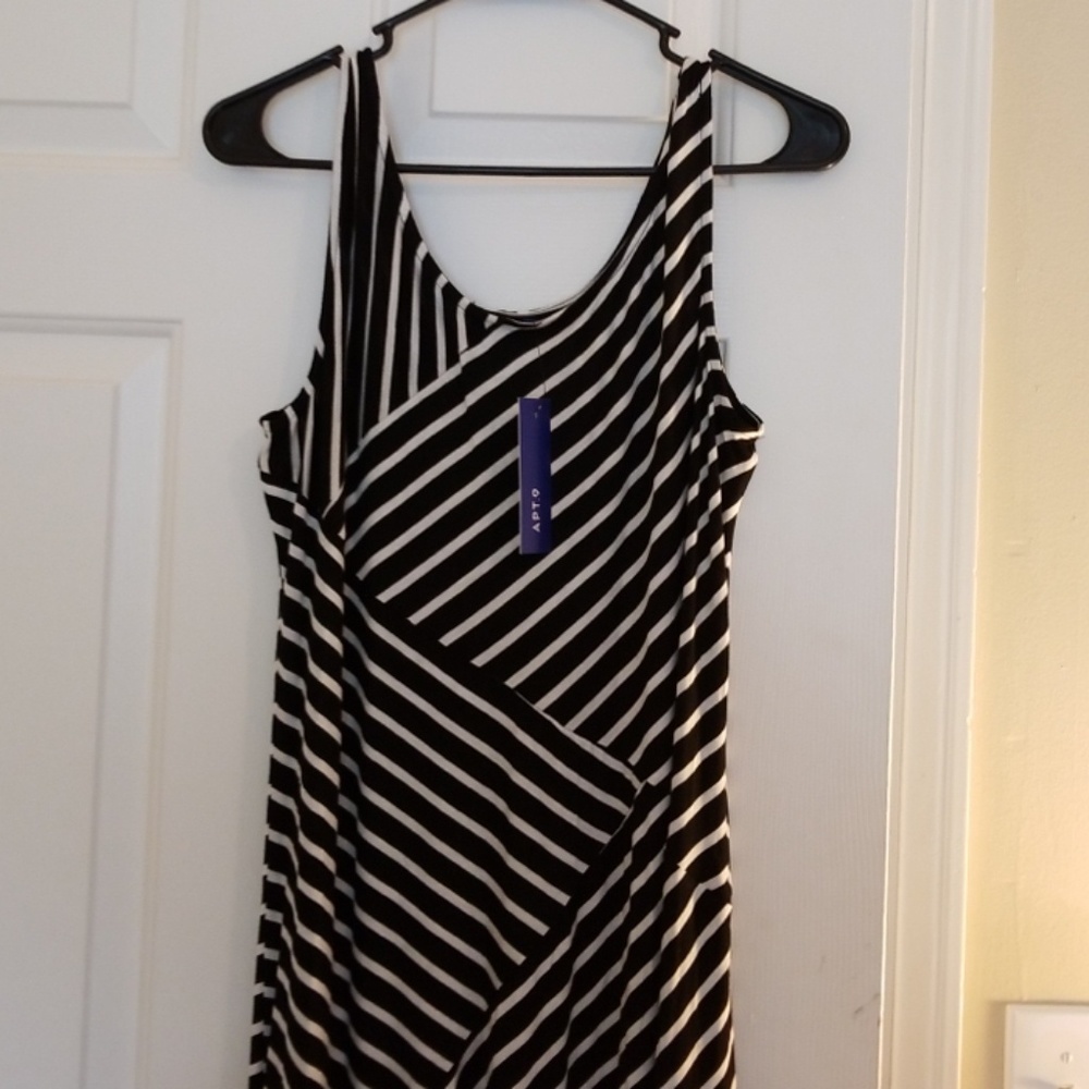 Dress - Picture 3 of 4